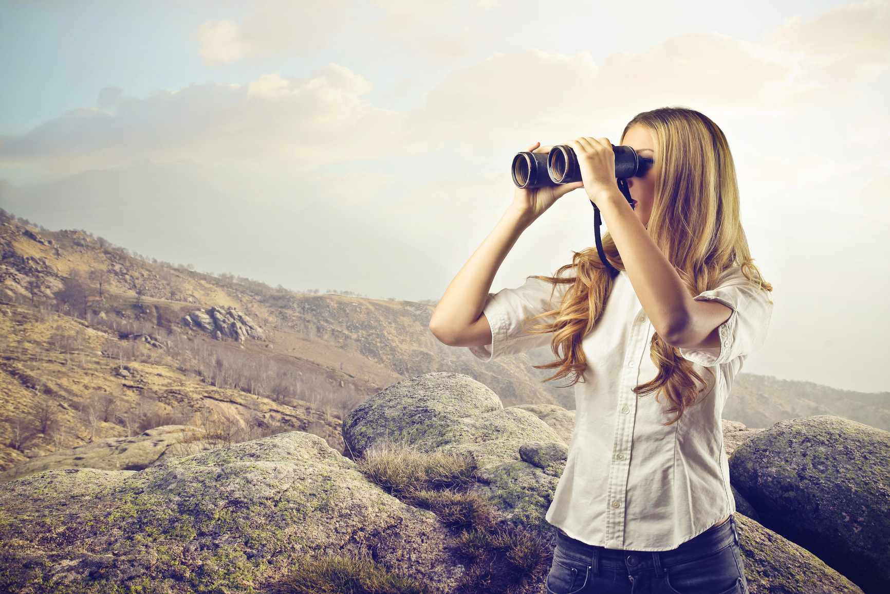 photodune-5548181-blonde-binoculars-m